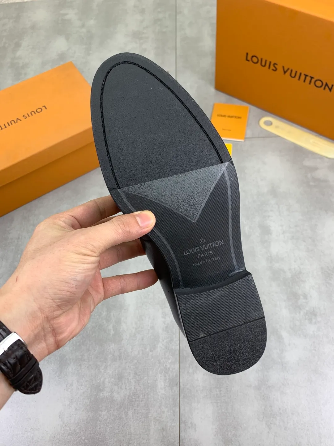 Men's Men's Shoes 💰P420 [New Style] 💰Yangli💎💎💎[Louis Vuitton] LV high-end men's formal business leather shoes, original order 1:1! Original imported calfskin, original metal buckle, imported sheepskin lining for feet, original outsole, men's shoe size: 39-45 (38.46 customized) black optional